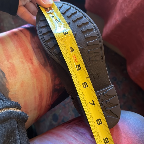 Girls UGG boots - Picture 16 of 16